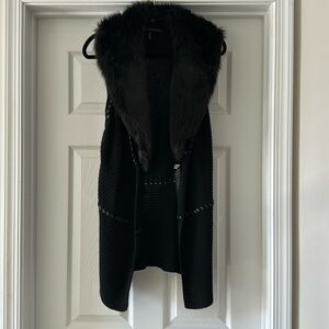 Sleeveless sweater with faux collar